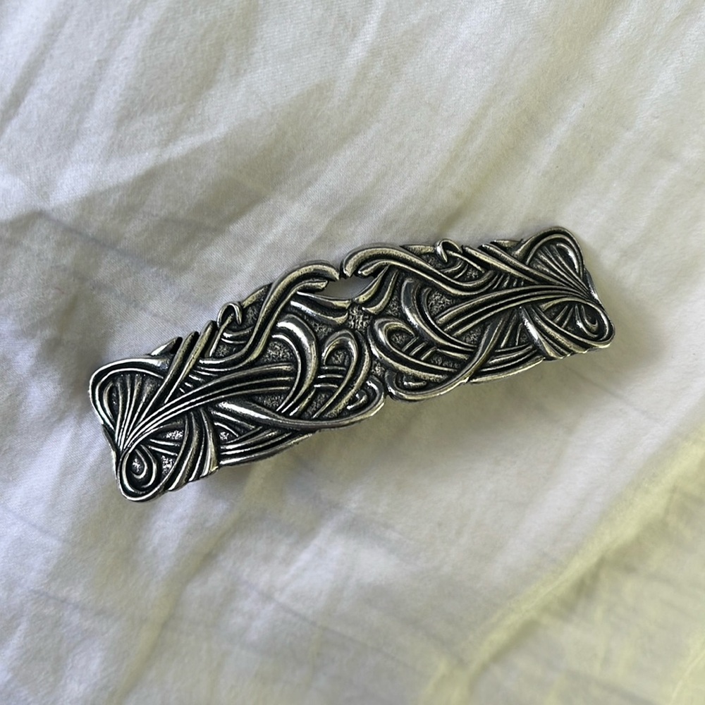 Beautiful ornate silver hair clip